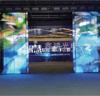 花韻小鎮城堡電動(dòng)門(mén)LED透明屏P10.4